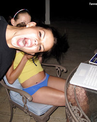 Телки развлекаются и делают откровенные снимки 13 фотография Телки развлекаются и делают откровенные снимки 13 фотография