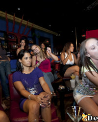 Стриптизеры порадовали пьяных девиц членами 14 фотография Стриптизеры порадовали пьяных девиц членами 14 фотография