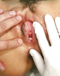 Сексапильная давалка на осмотре у гинеколога 10 фотография Сексапильная давалка на осмотре у гинеколога 10 фотография