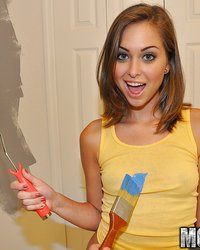 Стройная милашка поимела себя на рабочем месте 6 фотография Стройная милашка поимела себя на рабочем месте 6 фотография