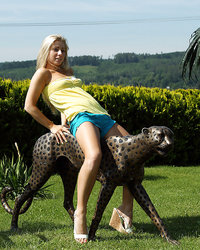 Нежная красотка удовлетворила себя секс игрушкой 2 фотография Нежная красотка удовлетворила себя секс игрушкой 2 фотография