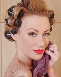 Рыжеволосая любительница тату принимает ванную 16 фотография Рыжеволосая любительница тату принимает ванную 16 фотография