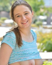 Шальная девушка показала сиськи и слегка подрочила на улице 13 фотография Шальная девушка показала сиськи и слегка подрочила на улице 13 фотография