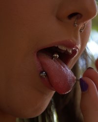 Милашка с пирсингами разделась и показала аккуратные дырочки 8 фотография Милашка с пирсингами разделась и показала аккуратные дырочки 8 фотография