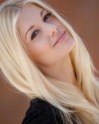 Роскошная блондинка обнажилась и показывает аккуратную промежность 1 фотография Роскошная блондинка обнажилась и показывает аккуратную промежность 1 фотография