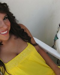 Нимфа зашла в дом и обнажила киску 2 фотография Нимфа зашла в дом и обнажила киску 2 фотография