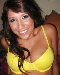 Нимфа зашла в дом и обнажила киску 6 фотография Нимфа зашла в дом и обнажила киску 6 фотография