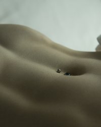 Подтянутая баба светит обнаженным телом перед камерой 13 фотография Подтянутая баба светит обнаженным телом перед камерой 13 фотография