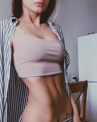 Спортивные девушки показывают свои подтянутые животики 4 фотография Спортивные девушки показывают свои подтянутые животики 4 фотография