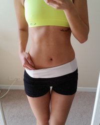 Спортивные девушки показывают свои подтянутые животики 7 фотография Спортивные девушки показывают свои подтянутые животики 7 фотография