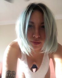 Белокурая сучка снимает пилотку и упругую грудь 12 фотография Белокурая сучка снимает пилотку и упругую грудь 12 фотография