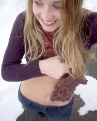 Спортивная девка показывает перед камерой подтянутое тело 2 фотография Спортивная девка показывает перед камерой подтянутое тело 2 фотография