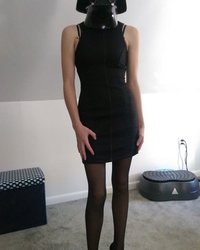 Голая баба перед камерой с мечем Джидая и шлемом 1 фотография Голая баба перед камерой с мечем Джидая и шлемом 1 фотография