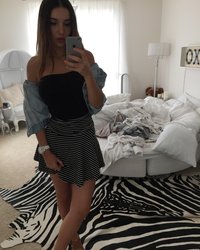 Стройная красотка с загорелым телом любит позировать голышом 7 фотография