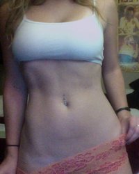 Девица хвастает натуральными сиськами в домашней обстановке 2 фотография Девица хвастает натуральными сиськами в домашней обстановке 2 фотография