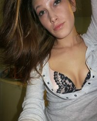 Горячие селфи пошлячки в джинсах и нижнем белье из спальни 15 фотография Горячие селфи пошлячки в джинсах и нижнем белье из спальни 15 фотография