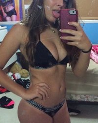 Девушка регулярно снимает на камеру упругую попку в стрингах и порой позирует голышом 13 фотография Девушка регулярно снимает на камеру упругую попку в стрингах и порой позирует голышом 13 фотография