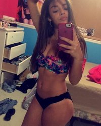 Девушка регулярно снимает на камеру упругую попку в стрингах и порой позирует голышом 5 фотография Девушка регулярно снимает на камеру упругую попку в стрингах и порой позирует голышом 5 фотография