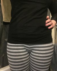 Грудастая дама делает обнаженное селфи киски с пирсингом 12 фотография Грудастая дама делает обнаженное селфи киски с пирсингом 12 фотография