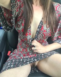 Стройная леди с длинными ножками светит упругой грудью с маленькими сосками 3 фотография Стройная леди с длинными ножками светит упругой грудью с маленькими сосками 3 фотография