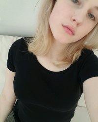 Белокурая студентка светит перед камерой сиськами и розовой пиздой 1 фотография Белокурая студентка светит перед камерой сиськами и розовой пиздой 1 фотография