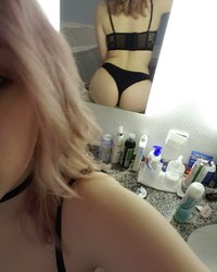 Белокурая студентка светит перед камерой сиськами и розовой пиздой 4 фотография Белокурая студентка светит перед камерой сиськами и розовой пиздой 4 фотография