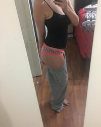 Грудастая баба в домашней обстановке светит пилоткой и большими дойками 4 фотография Грудастая баба в домашней обстановке светит пилоткой и большими дойками 4 фотография