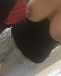 Грудастая баба в домашней обстановке светит пилоткой и большими дойками 6 фотография Грудастая баба в домашней обстановке светит пилоткой и большими дойками 6 фотография