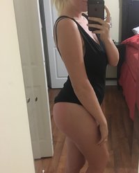 Грудастая баба в домашней обстановке светит пилоткой и большими дойками 8 фотография Грудастая баба в домашней обстановке светит пилоткой и большими дойками 8 фотография