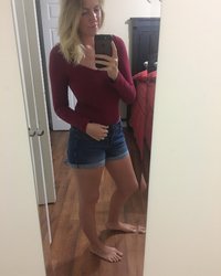 Грудастая баба в домашней обстановке светит пилоткой и большими дойками 9 фотография Грудастая баба в домашней обстановке светит пилоткой и большими дойками 9 фотография