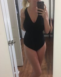 Грудастая баба в домашней обстановке светит пилоткой и большими дойками 11 фотография Грудастая баба в домашней обстановке светит пилоткой и большими дойками 11 фотография