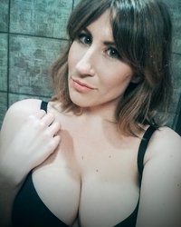 Модель с красивыми глазами и большими дойками позирует голышом 8 фотография Модель с красивыми глазами и большими дойками позирует голышом 8 фотография