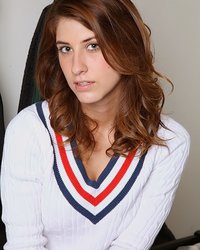 Теннисистка сняла белье в душевой и показала сочную киску 3 фотография Теннисистка сняла белье в душевой и показала сочную киску 3 фотография