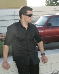 Грудастая давалка в майке скачет на пенисе ловеласа 3 фотография