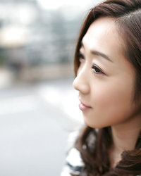 Узкоглазая дама засунула розовый вибратор в трусы 3 фотография Узкоглазая дама засунула розовый вибратор в трусы 3 фотография