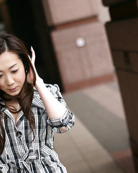 Узкоглазая дама засунула розовый вибратор в трусы 5 фотография Узкоглазая дама засунула розовый вибратор в трусы 5 фотография