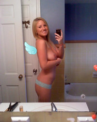 Стройные девки с упругими сиськами делают селфи 2 фотография Стройные девки с упругими сиськами делают селфи 2 фотография