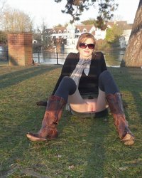 Возбужденные девки показывают бритые пилотки 6 фотография Возбужденные девки показывают бритые пилотки 6 фотография