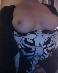 Веселые девки показывают сиськи перед камерами 4 фотография Веселые девки показывают сиськи перед камерами 4 фотография