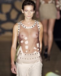 Подборка моделей на подиуме с обнаженными сиськами 13 фотография Подборка моделей на подиуме с обнаженными сиськами 13 фотография