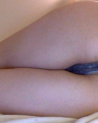 Парни засняли мокрые пилотки девушек в трусиках 4 фотография