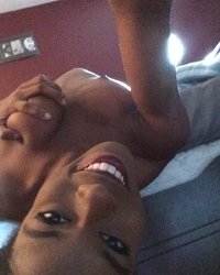 Молодые девки фотографируют голую грудь на смартфоны 11 фотография Молодые девки фотографируют голую грудь на смартфоны 11 фотография