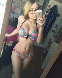 Селфи 18летних девок в нижнем белье и голышом 4 фотография Селфи 18летних девок в нижнем белье и голышом 4 фотография