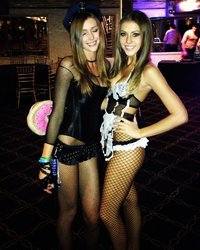 Сексуальные чулки подчеркивают естественную красоту обнаженных леди 19 фотография