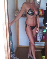 Мамки на отдыхе обнажают классные сиськи 5 фотография Мамки на отдыхе обнажают классные сиськи 5 фотография