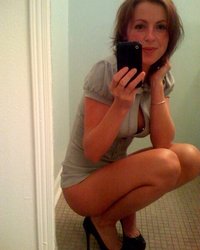 Голые девушки позируют перед зеркалом 4 фотография Голые девушки позируют перед зеркалом 4 фотография