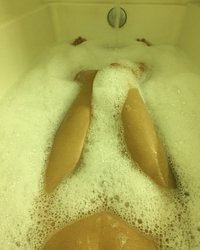 Девушки с сексуальными ножками регулярно фоткают пилотки 7 фотография Девушки с сексуальными ножками регулярно фоткают пилотки 7 фотография