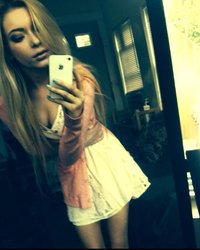 Селфи молодых телочек с красивыми сиськами 9 фотография Селфи молодых телочек с красивыми сиськами 9 фотография