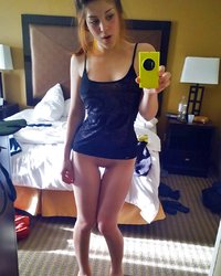 Сексуальные чиксы без одежды снимают себя на смартфоны 20 фотография Сексуальные чиксы без одежды снимают себя на смартфоны 20 фотография