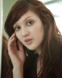 Ellena Woods раздевается на лестнице 7 фотография Ellena Woods раздевается на лестнице 7 фотография